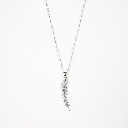 Collana con pendente a piuma argentata