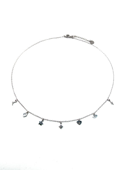 Collana con varietà dì ciondoli