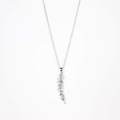 Collana con pendente a piuma argentata