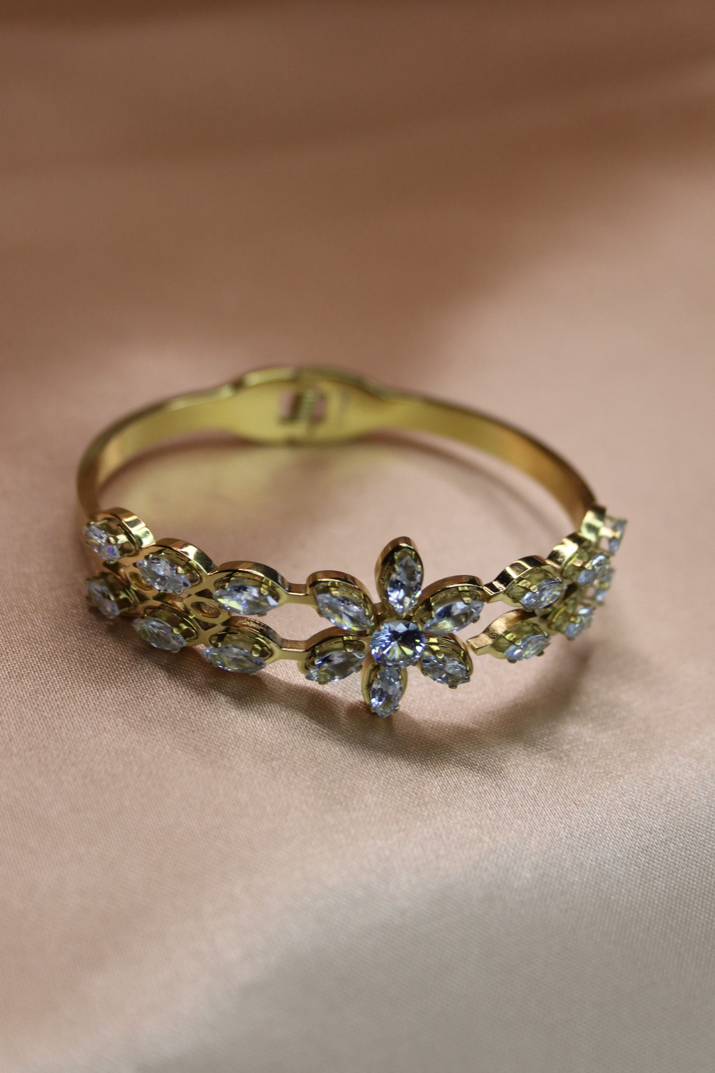 Braccialetti a fiori diamantati