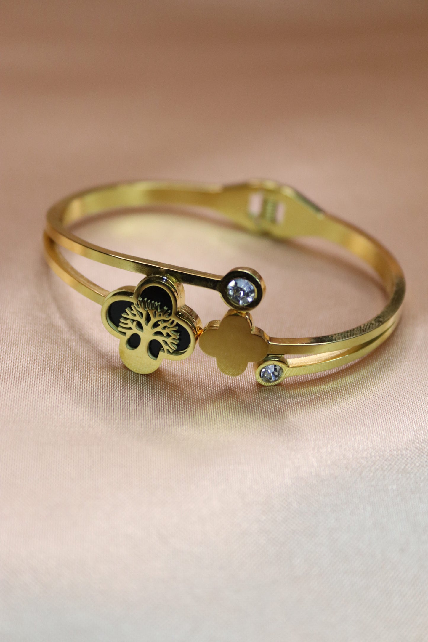 Bracciale a forma di quadrifoglio