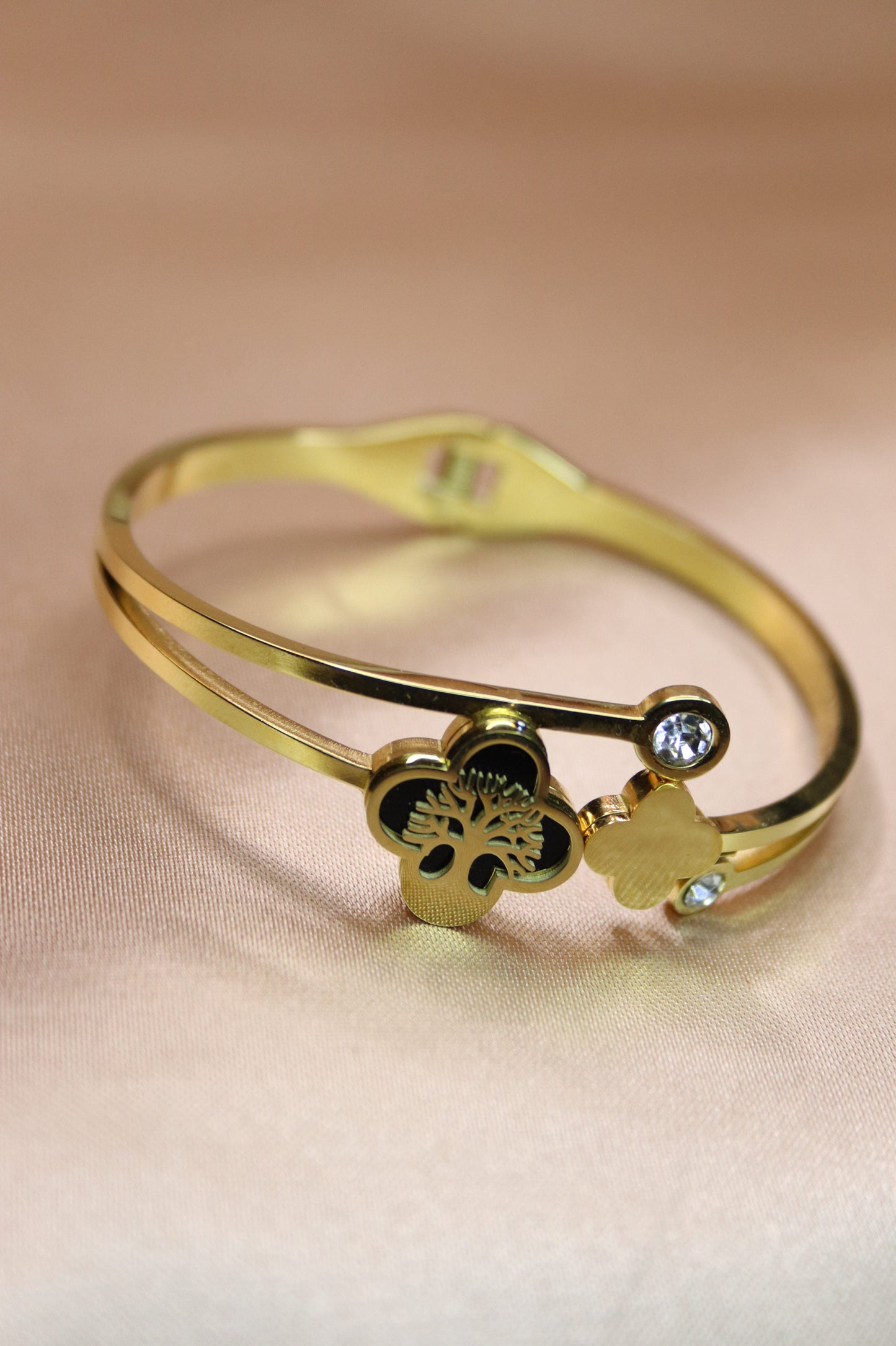 Bracciale a forma di quadrifoglio