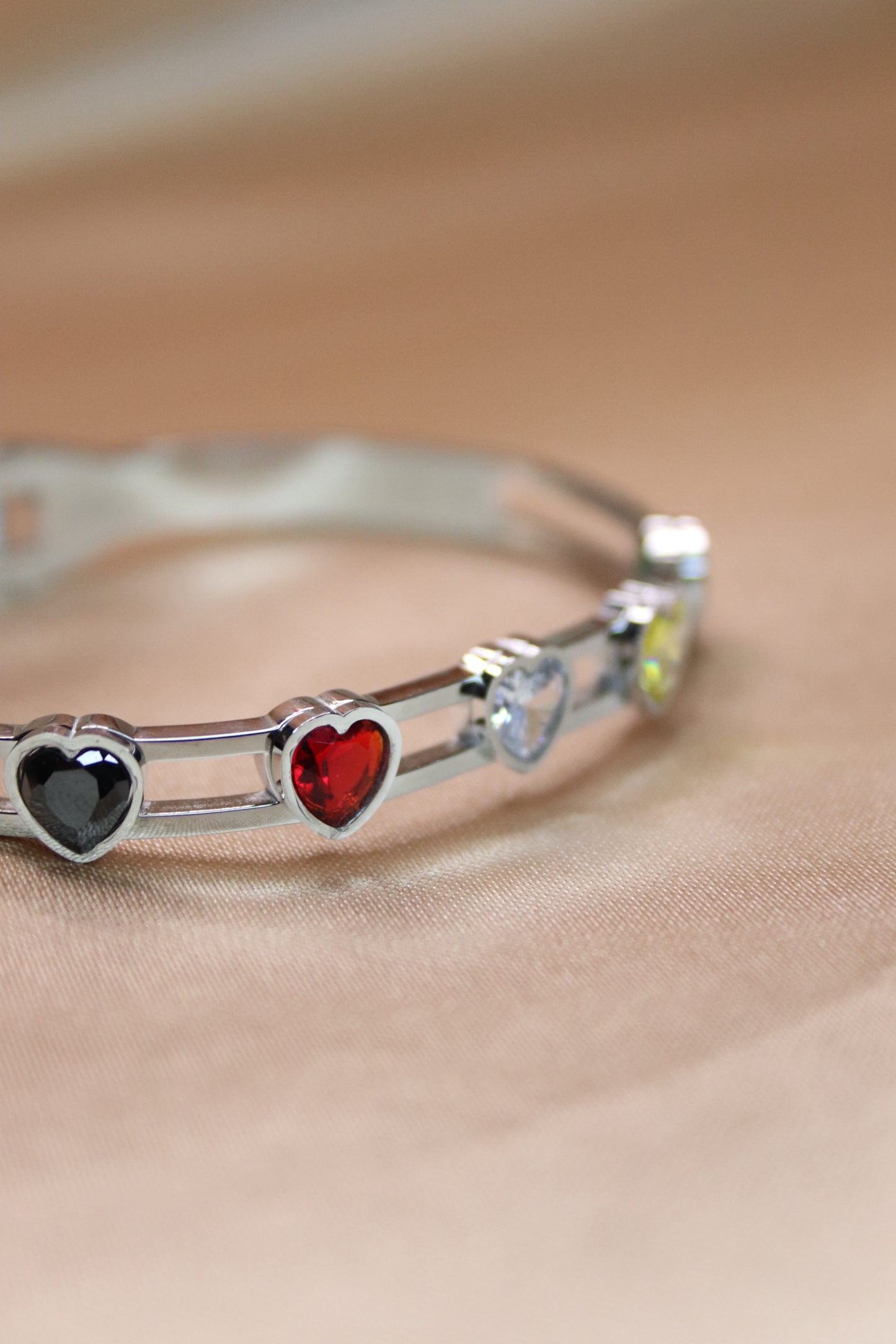 Bracciale con cuori di diamanti