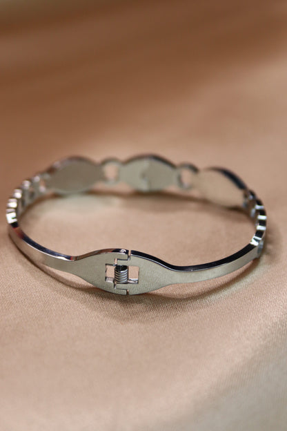 Bracciale con occhi stilizzati