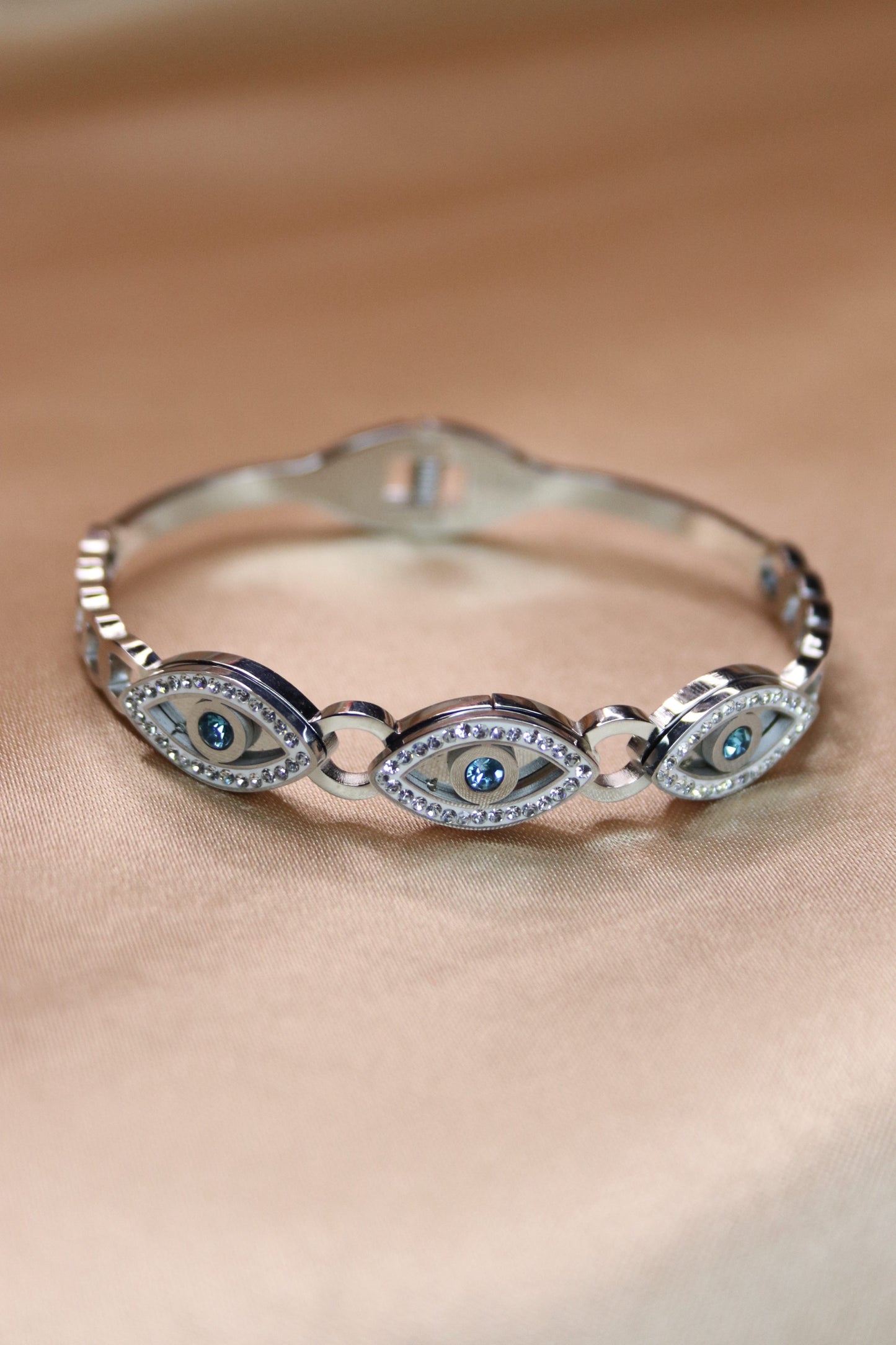 Bracciale con occhi stilizzati